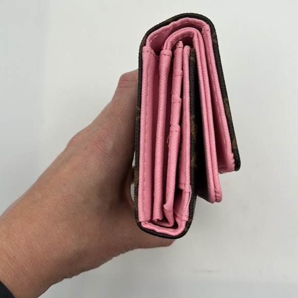 Inspired Design Floral Pattern Wallet NWT - Picture 6 of 10